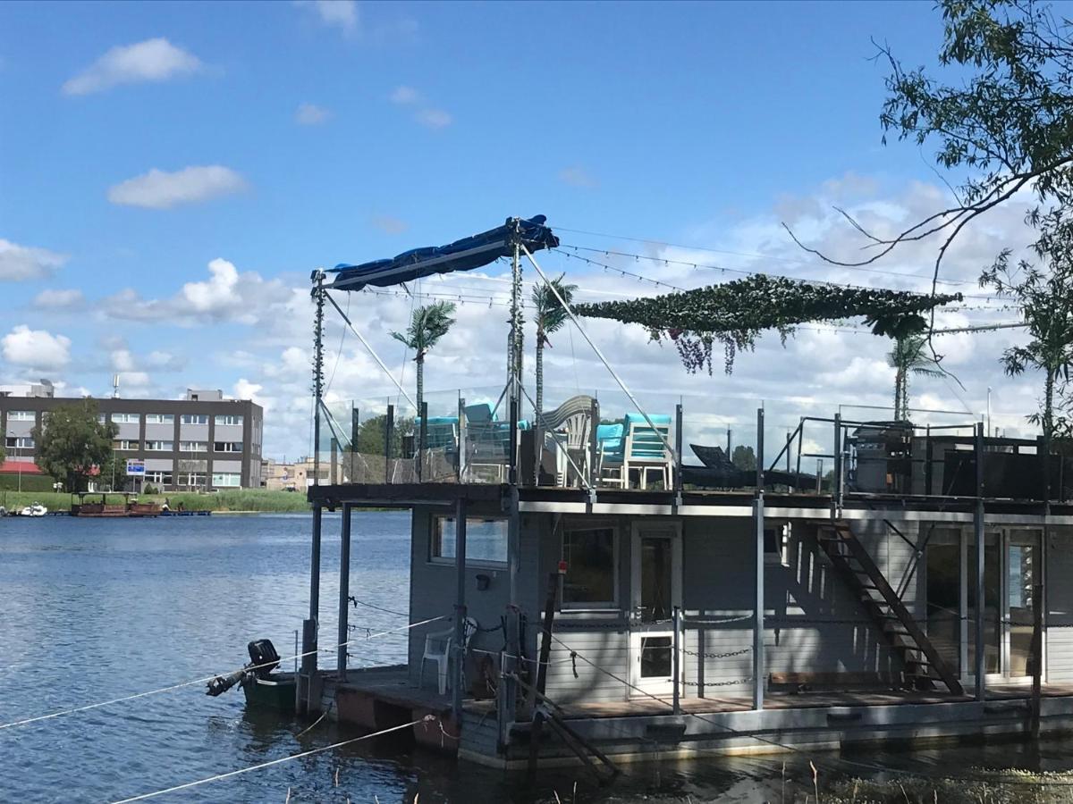 Hotel Houseboat On The Water à Liepāja Extérieur photo
