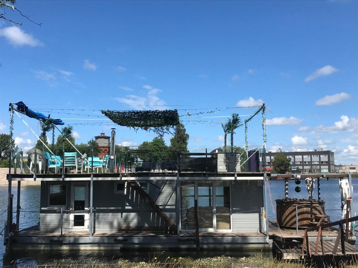 Hotel Houseboat On The Water à Liepāja Extérieur photo