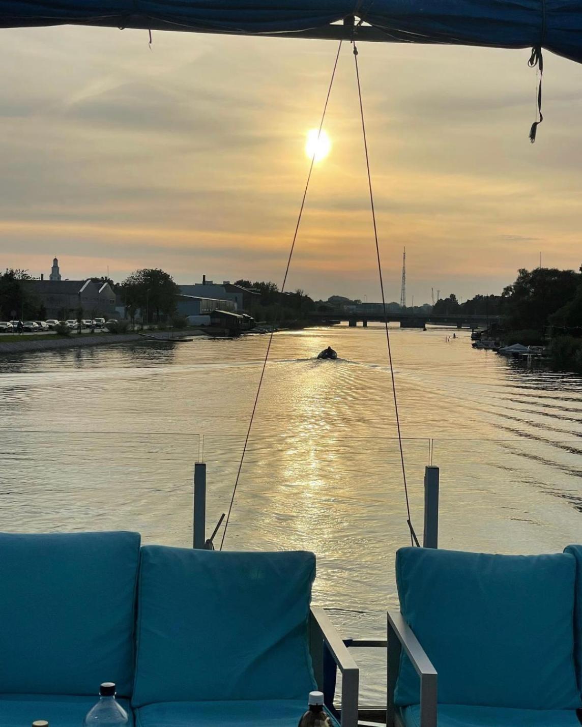 Hotel Houseboat On The Water à Liepāja Extérieur photo