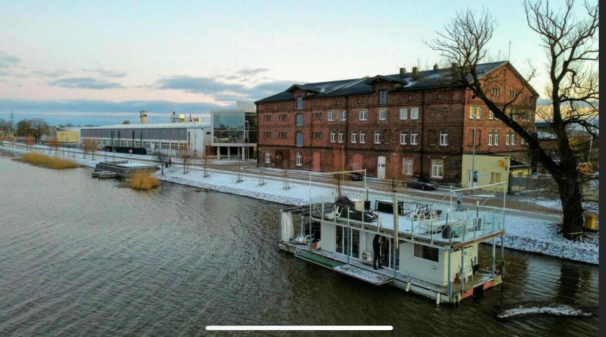Hotel Houseboat On The Water à Liepāja Extérieur photo