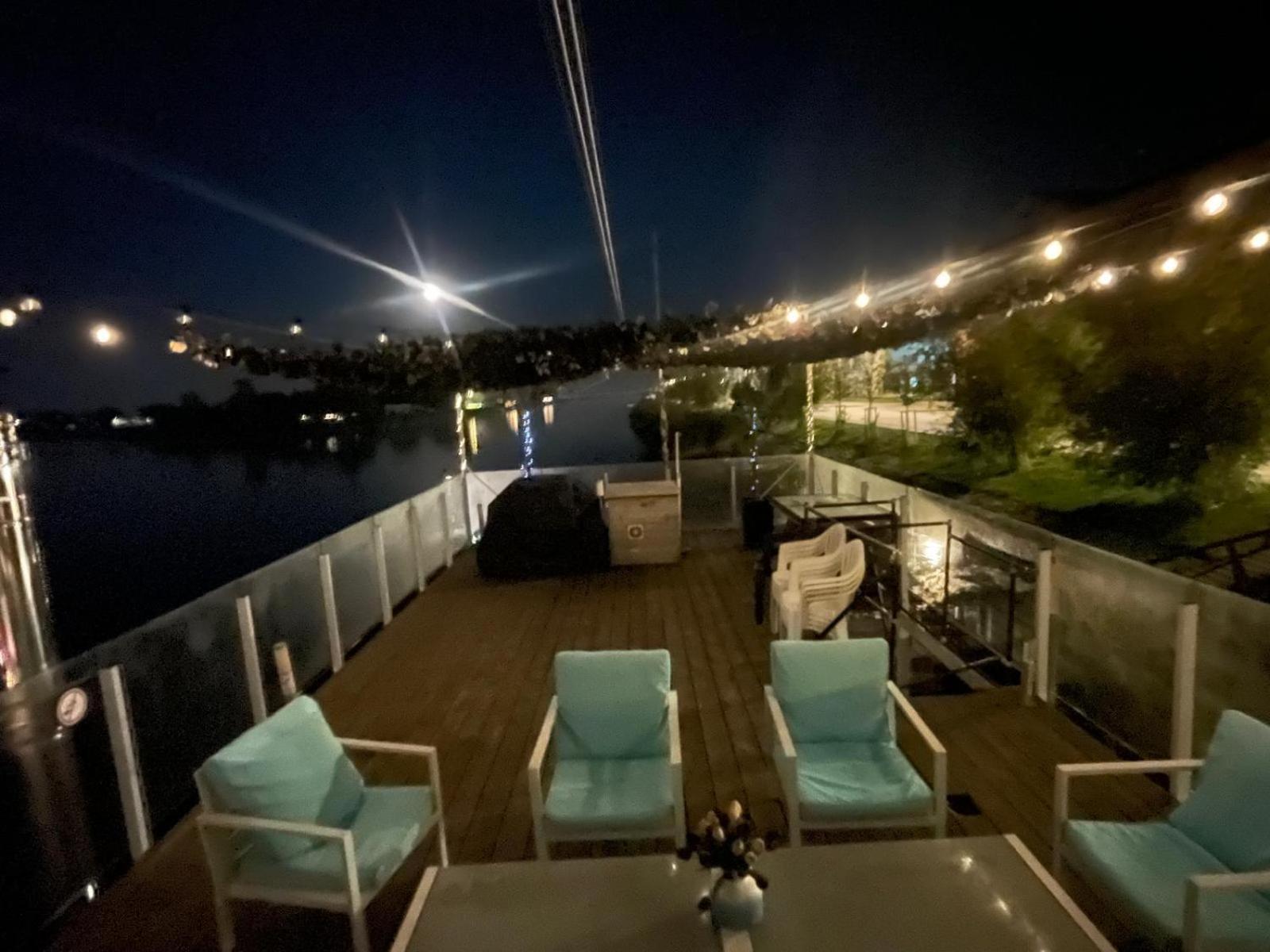 Hotel Houseboat On The Water à Liepāja Extérieur photo
