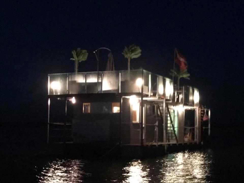 Hotel Houseboat On The Water à Liepāja Extérieur photo