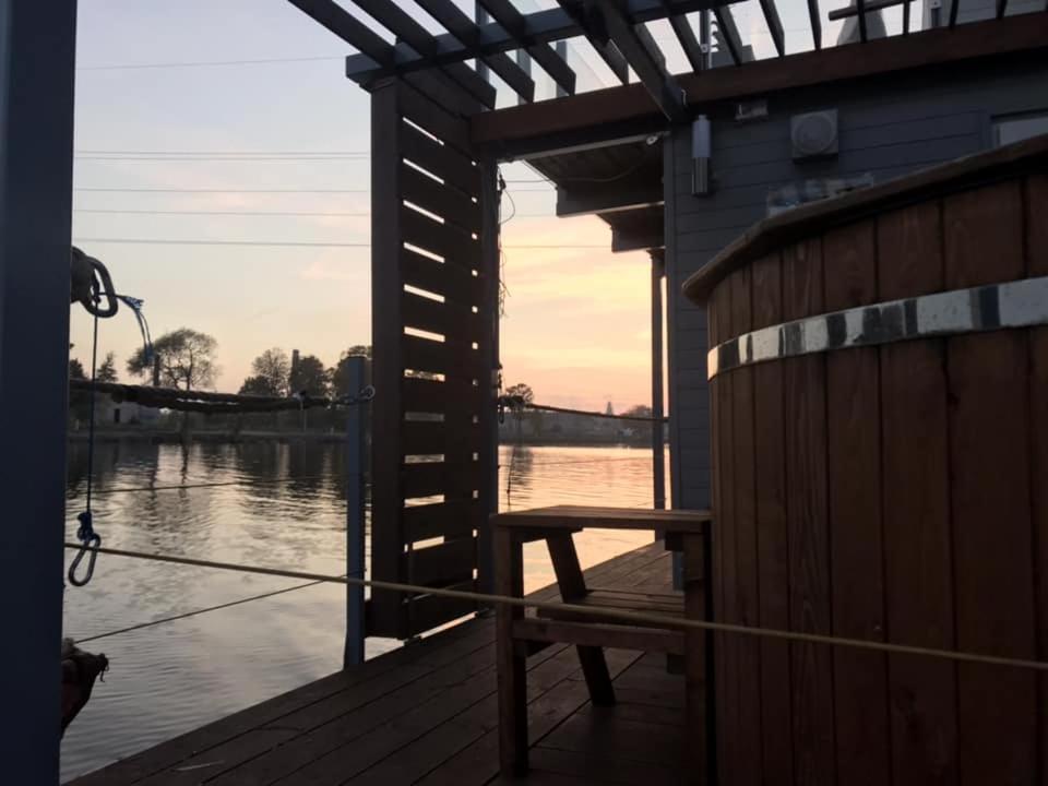 Hotel Houseboat On The Water à Liepāja Extérieur photo
