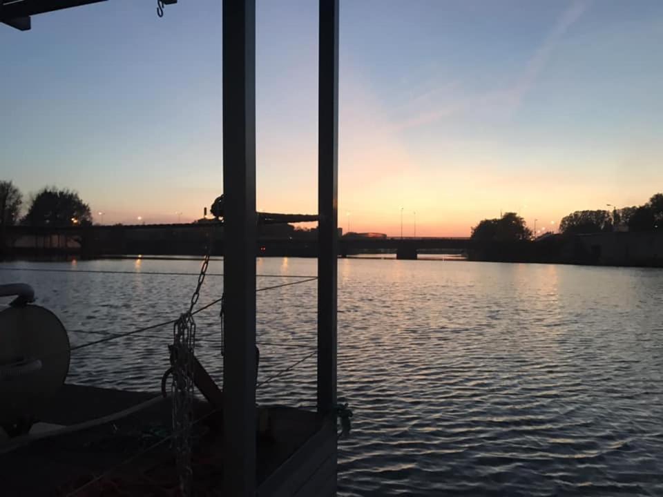 Hotel Houseboat On The Water à Liepāja Extérieur photo